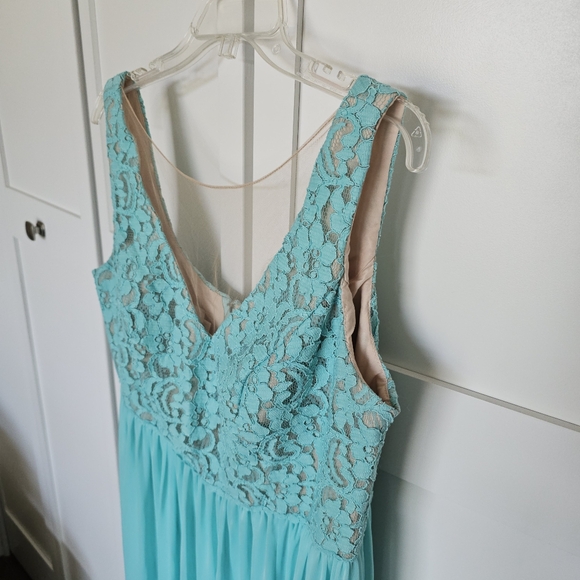 illusion v-neck lace and mesh gown size 16 - Picture 5 of 14